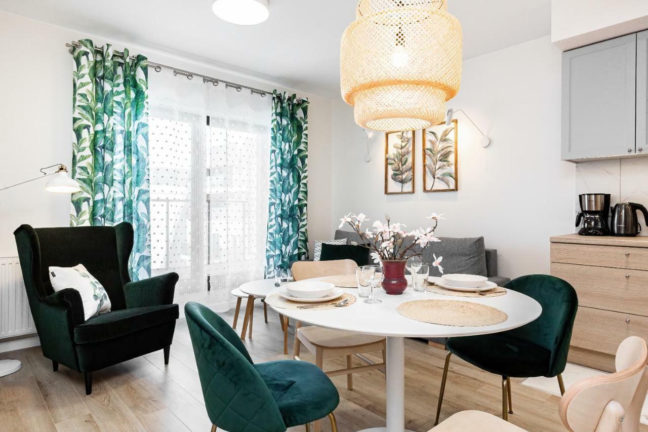 Apartment Walonska With Free Parking Wroclaw By Noclegi Renters Exteriör bild