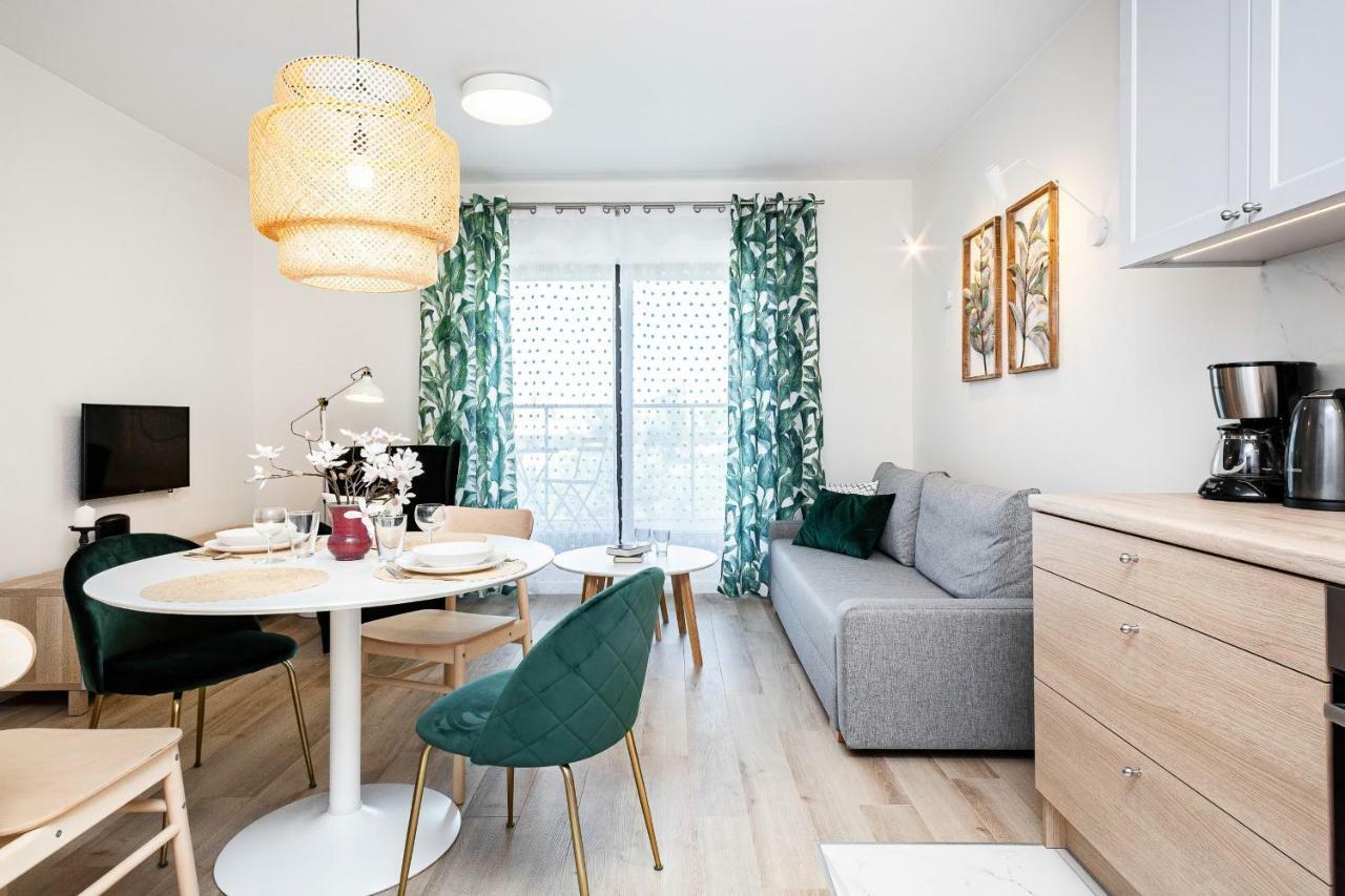 Apartment Walonska With Free Parking Wroclaw By Noclegi Renters Exteriör bild