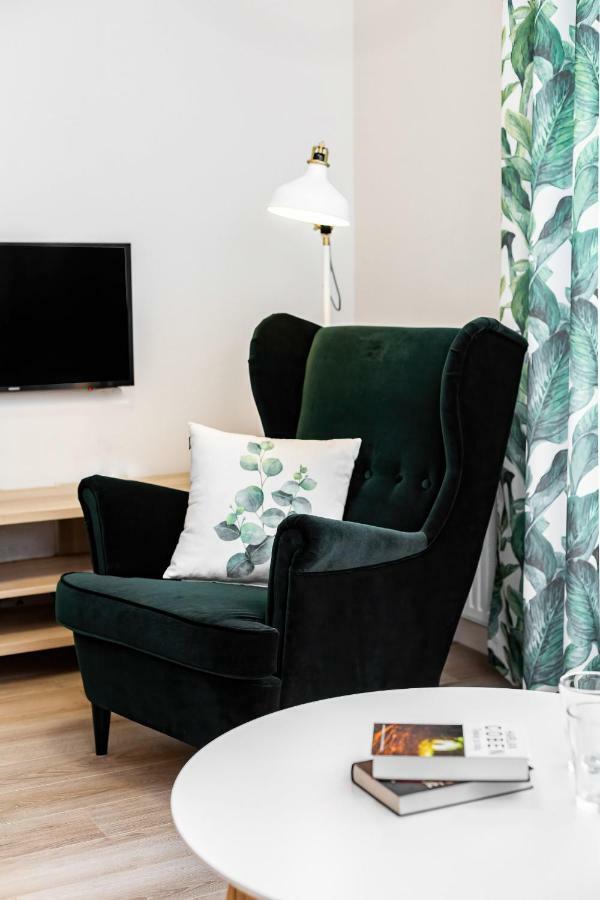 Apartment Walonska With Free Parking Wroclaw By Noclegi Renters Exteriör bild