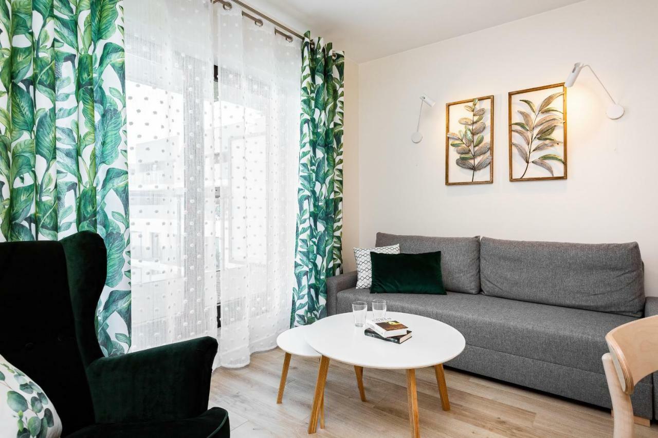 Apartment Walonska With Free Parking Wroclaw By Noclegi Renters Exteriör bild