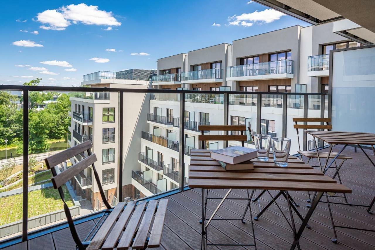 Apartment Walonska With Free Parking Wroclaw By Noclegi Renters Exteriör bild