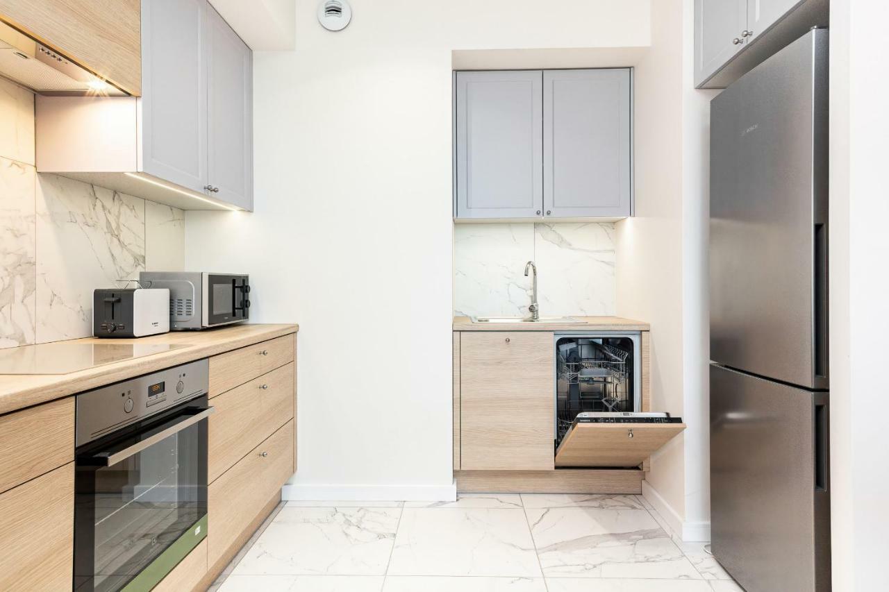 Apartment Walonska With Free Parking Wroclaw By Noclegi Renters Exteriör bild