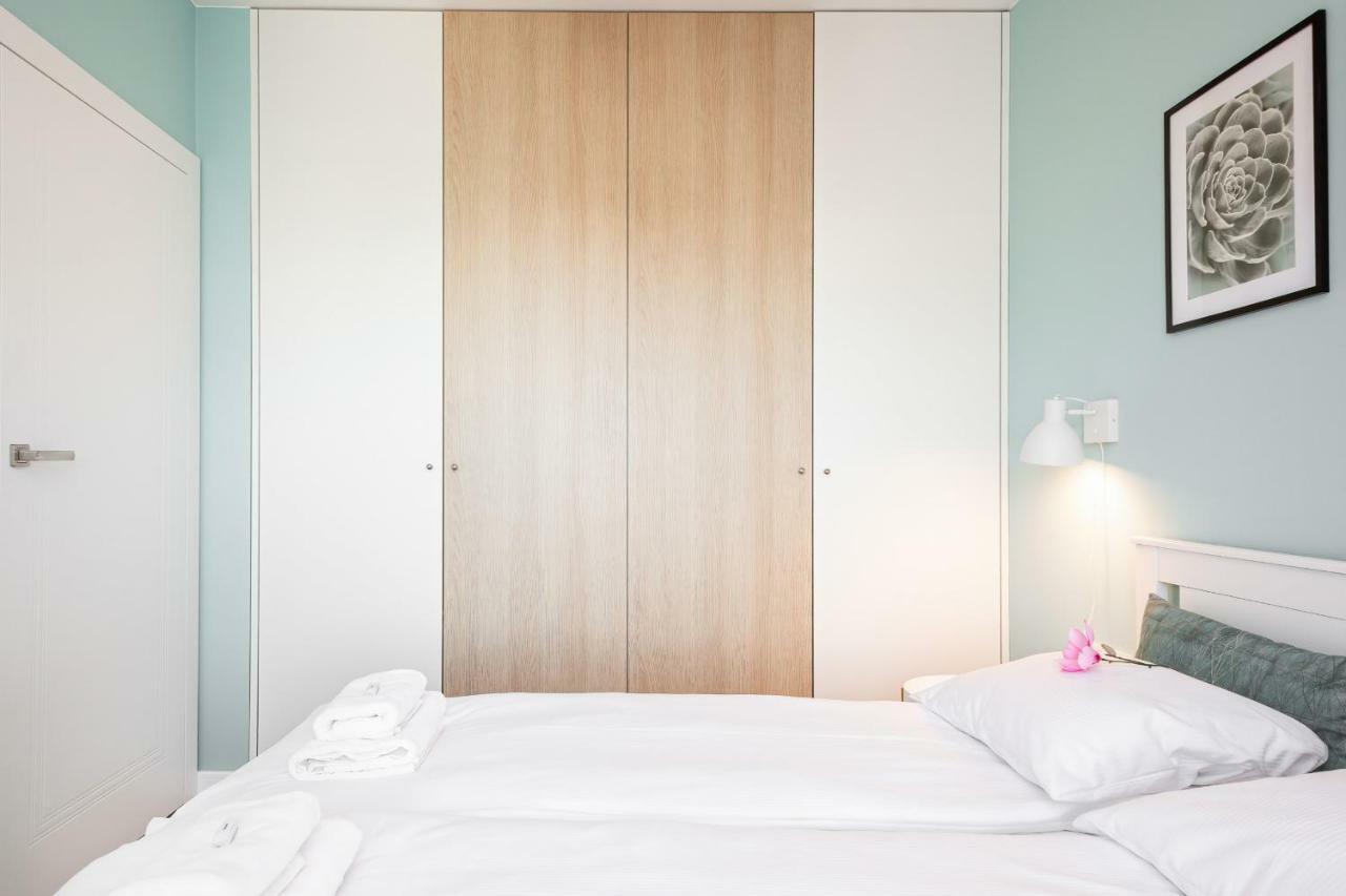 Apartment Walonska With Free Parking Wroclaw By Noclegi Renters Exteriör bild